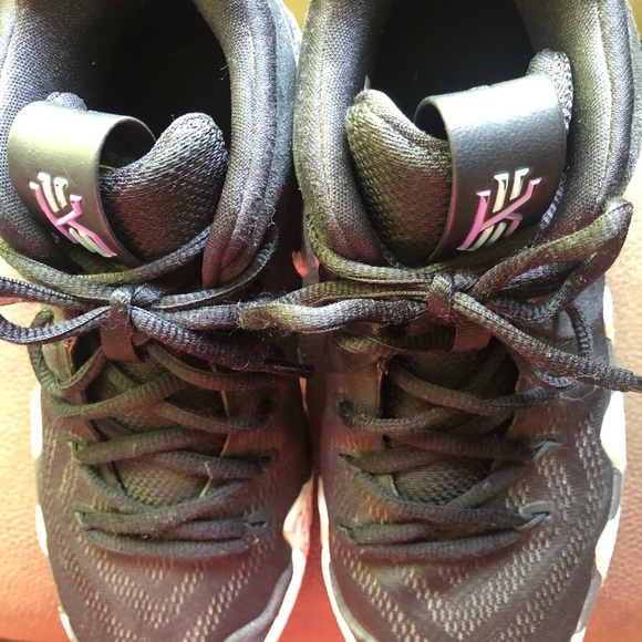 Kyrie 4 - Picture 3 of 5